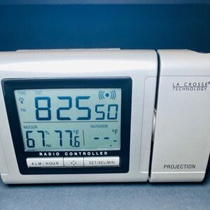 Silver Projection‎ Clock